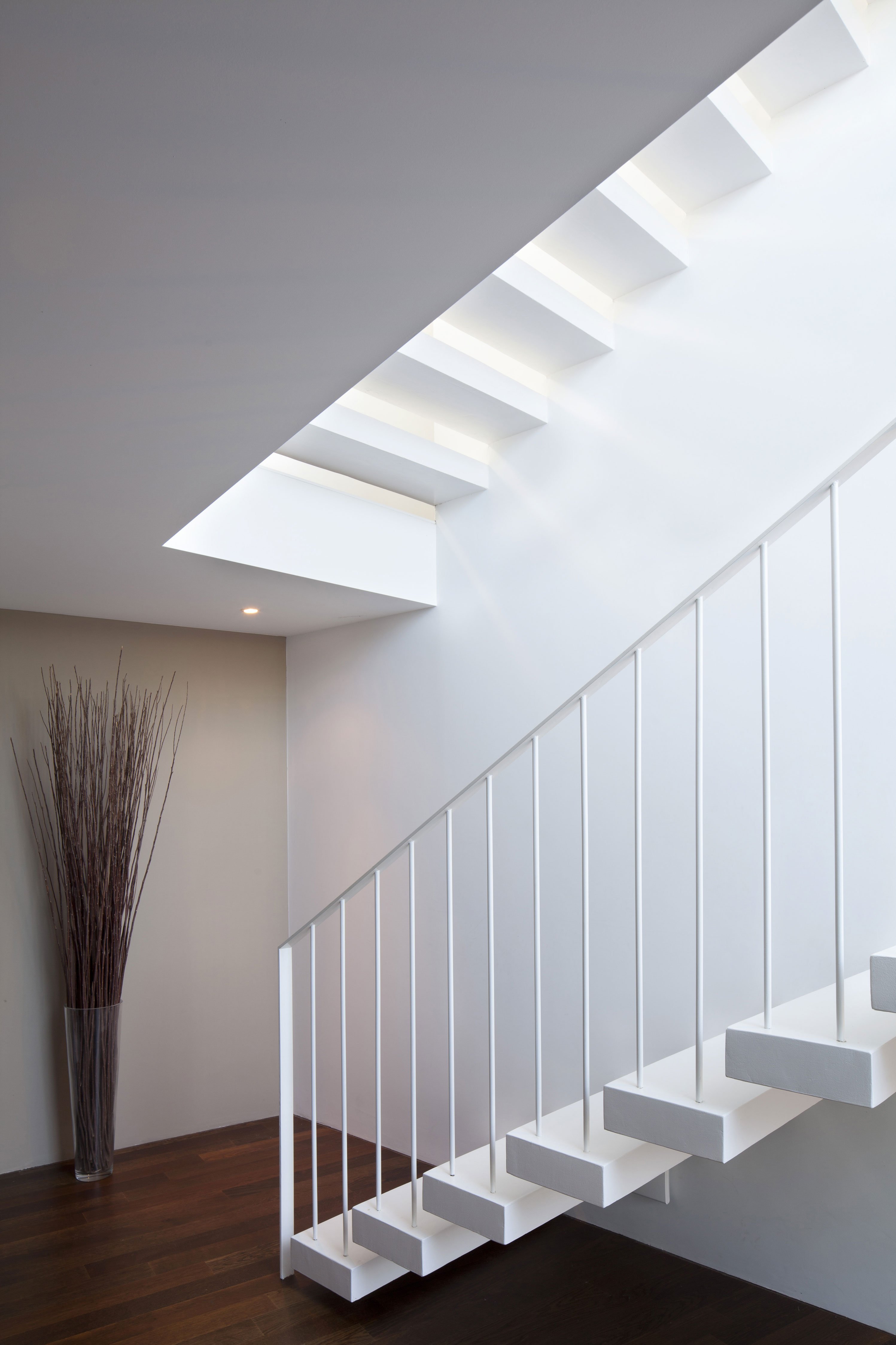 Rovere fumé laccato opaco Resina epossidica bianca,abitazione privata